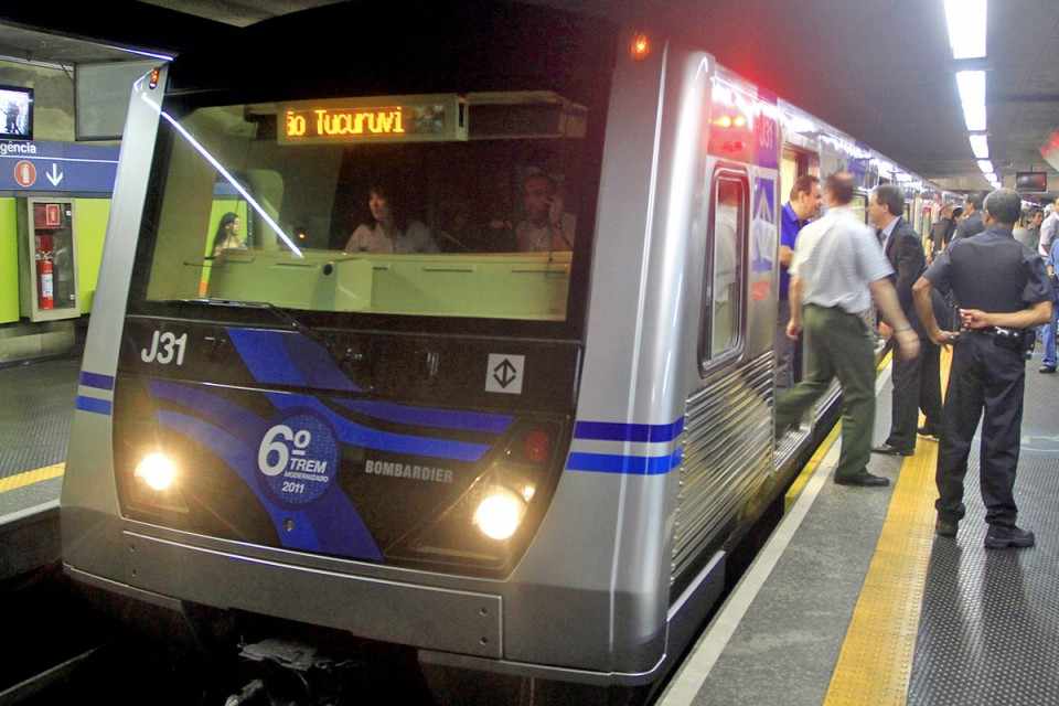 Trem Da Frota J Equipado Cbtc Ele Passou A Operar Na Linha