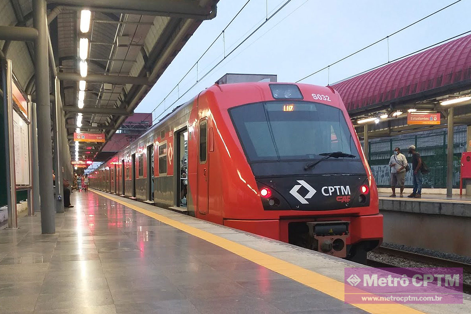Como chegar até Linha 11 Coral - Estudantes / Luz em Brás de Ônibus, Metrô  ou Trem?