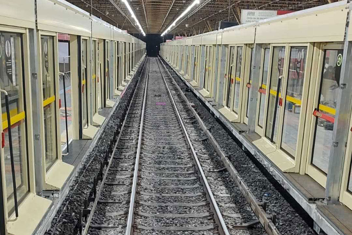 Portas de plataforma em Corinthians-Itaquera (CMSP)