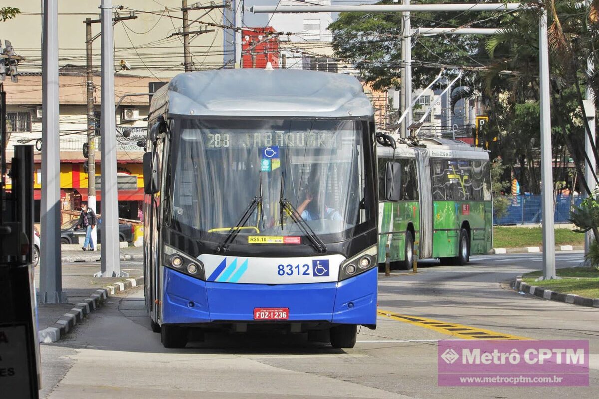 Ônibus do Corredor ABD, operado pela Metra/Next