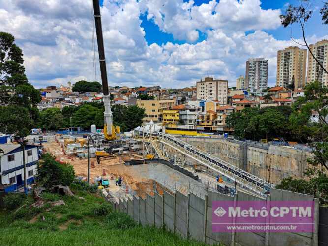 Cava onde é depositado o material de escavação (Jean Carlos)