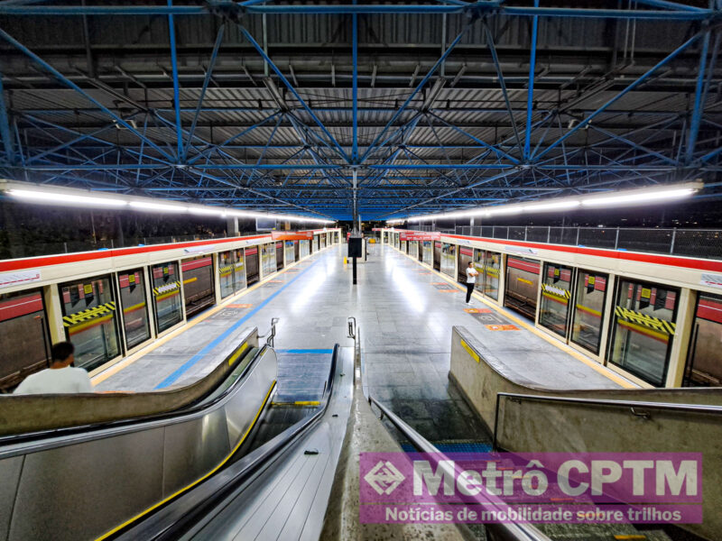 Portas de plataforma da Estação Artur Alvim (Jean Carlos)