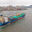 O navio Kong Que Song chega a Santos com o primeiro trem da Linha 17 (CMSP)