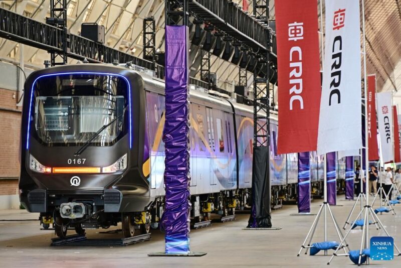 Novo trem fabricado com fibra de carbono na China (Xinhua)