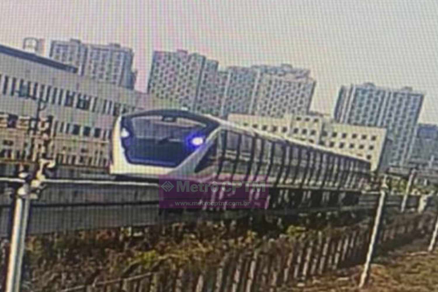 Novo trem chinês da Linha 15-Prata faz testes antes de embarque para o ...