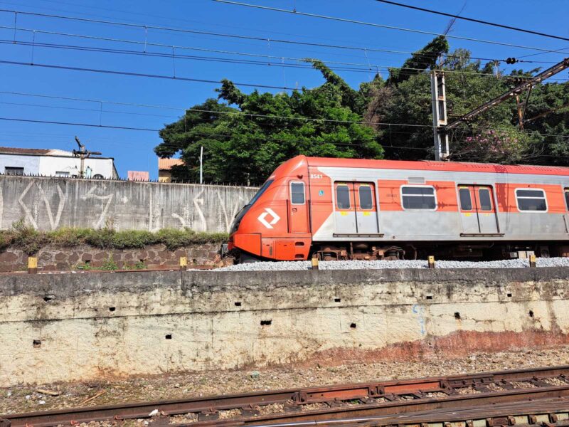 Trem da Série 8500 sendo devolvido (Ferrovia e Curiosidades)