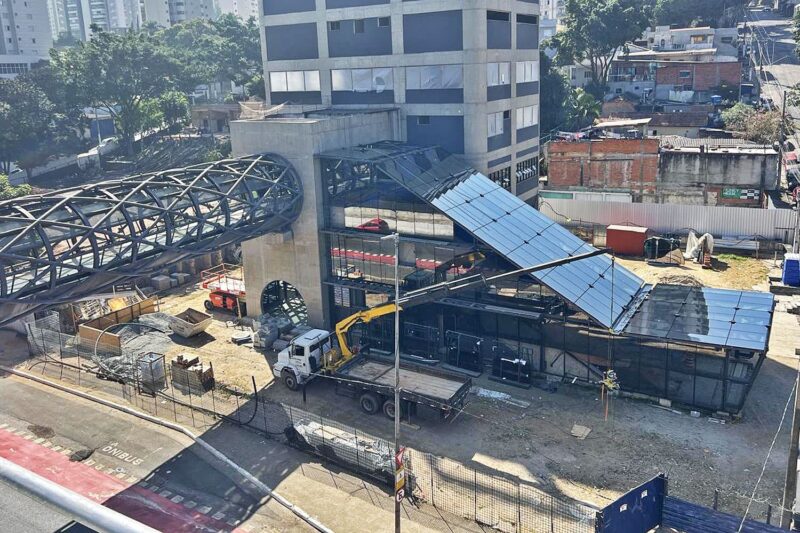 Acesso de Brooklin Paulista com vidros