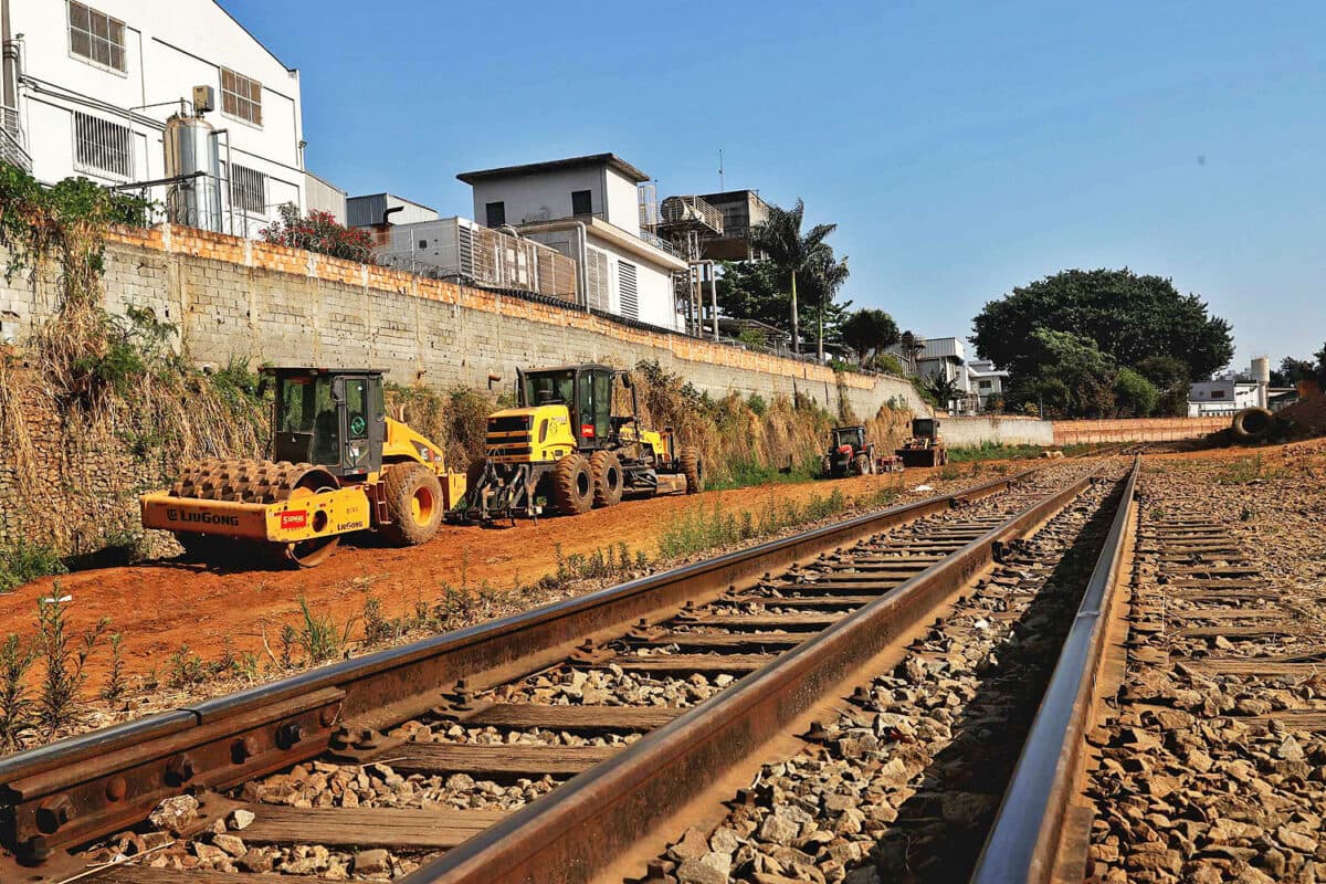 Máquinas na região da futura estação Amazonas