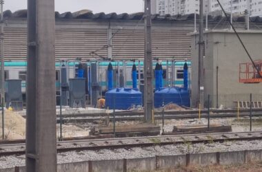 Maquina de lavar trens em teste (Diego Metroferroviário)