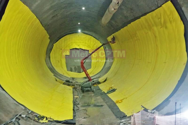 Túnel de plataforma da estação Santa Isabel já recebendo mantas (Redes sociais)