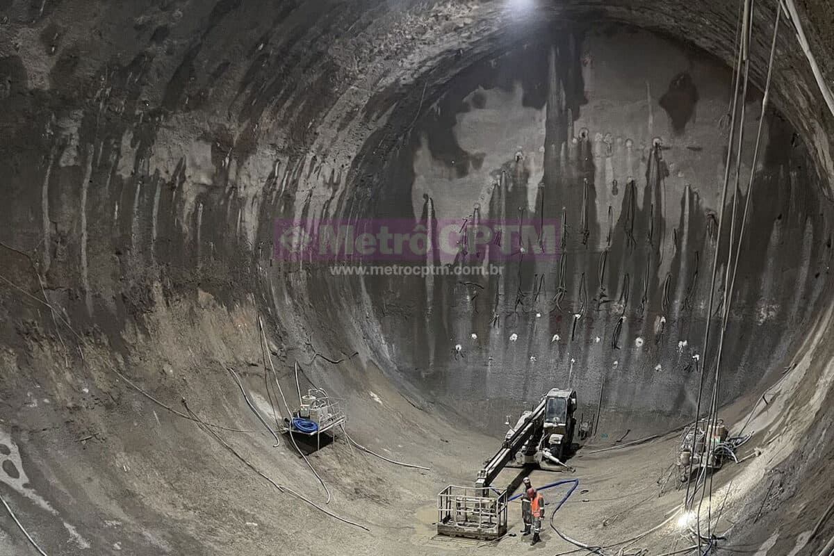 O segundo túnel aparentemente já escavado até o final e as marcações da chegada do tatuzão (Redes sociais)