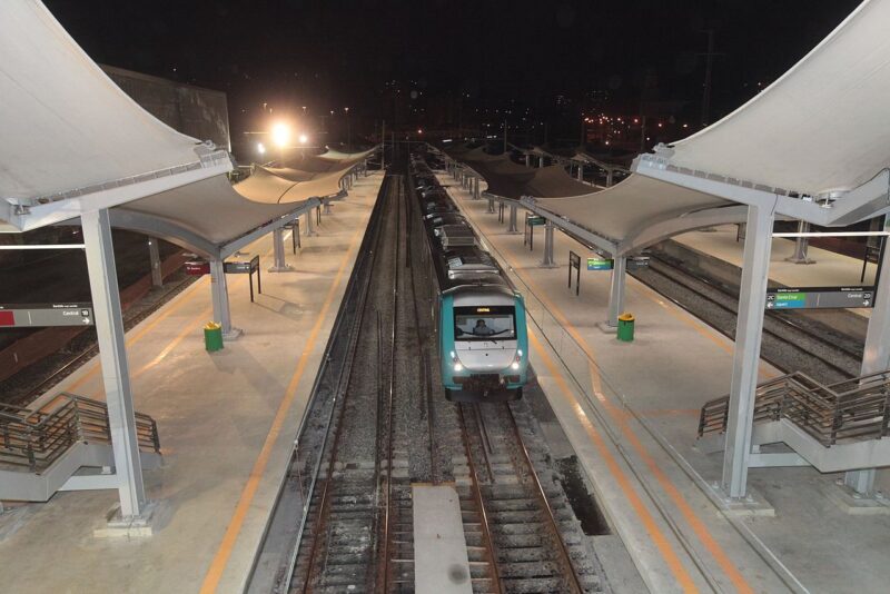 Série 4000 na Estaçaõ Maracanã (Rogério Santana)