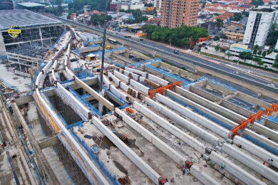 As vigas que foram instaladas pela treliça lançadeira