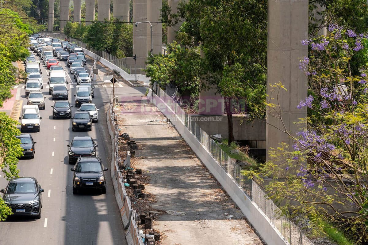 Barreiras na Avenida Roberto Marinho serão retiradas pelo Metrô (Márcia Alves/CMSP)