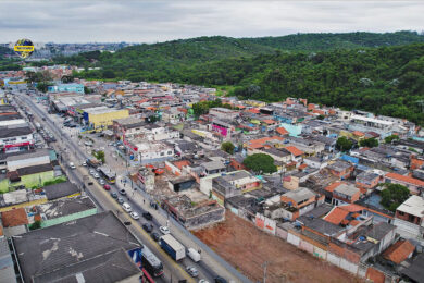 Terrenos sendo limpos após demolição