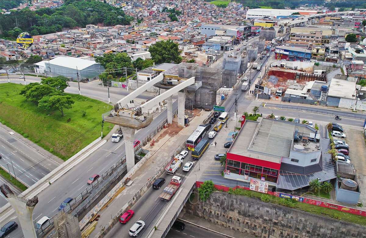 Vigas guia na entrada da futura estação Jacu Pêssego