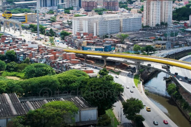 Ao fundo é possível notar que ainda não há atividades próximas à Favela de Vila Prudente